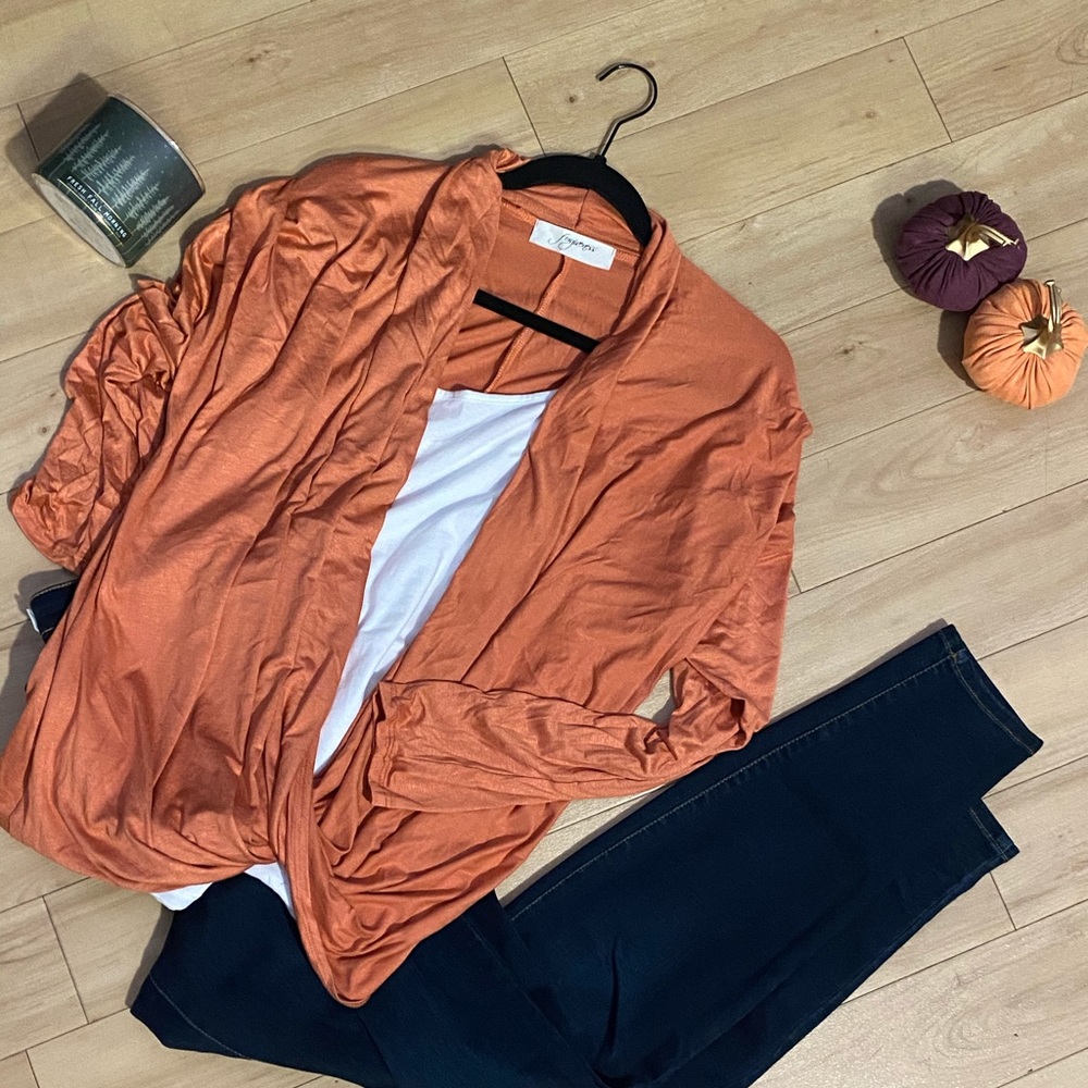 Over size twist front top